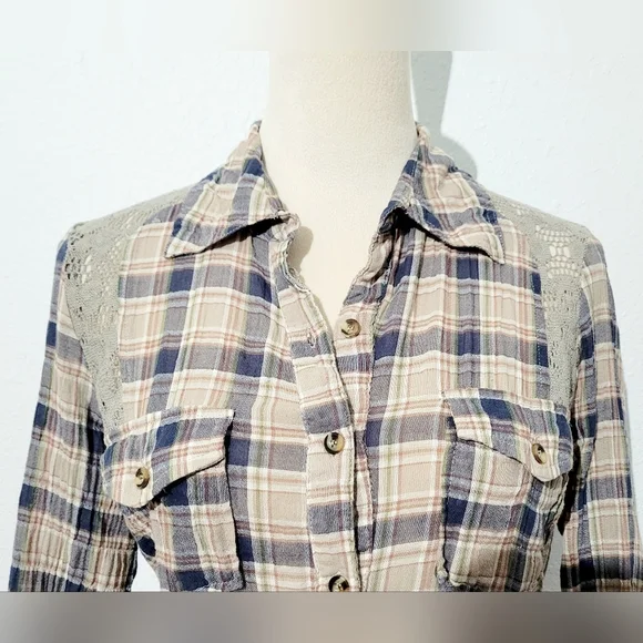 BKE Women Plaid Button Front Shirt Size Medium Lace Back Panels Western Boho Y2K - Picture 3 of 12